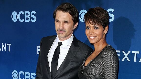 Halle Berry (R) and Olivier Martinez
