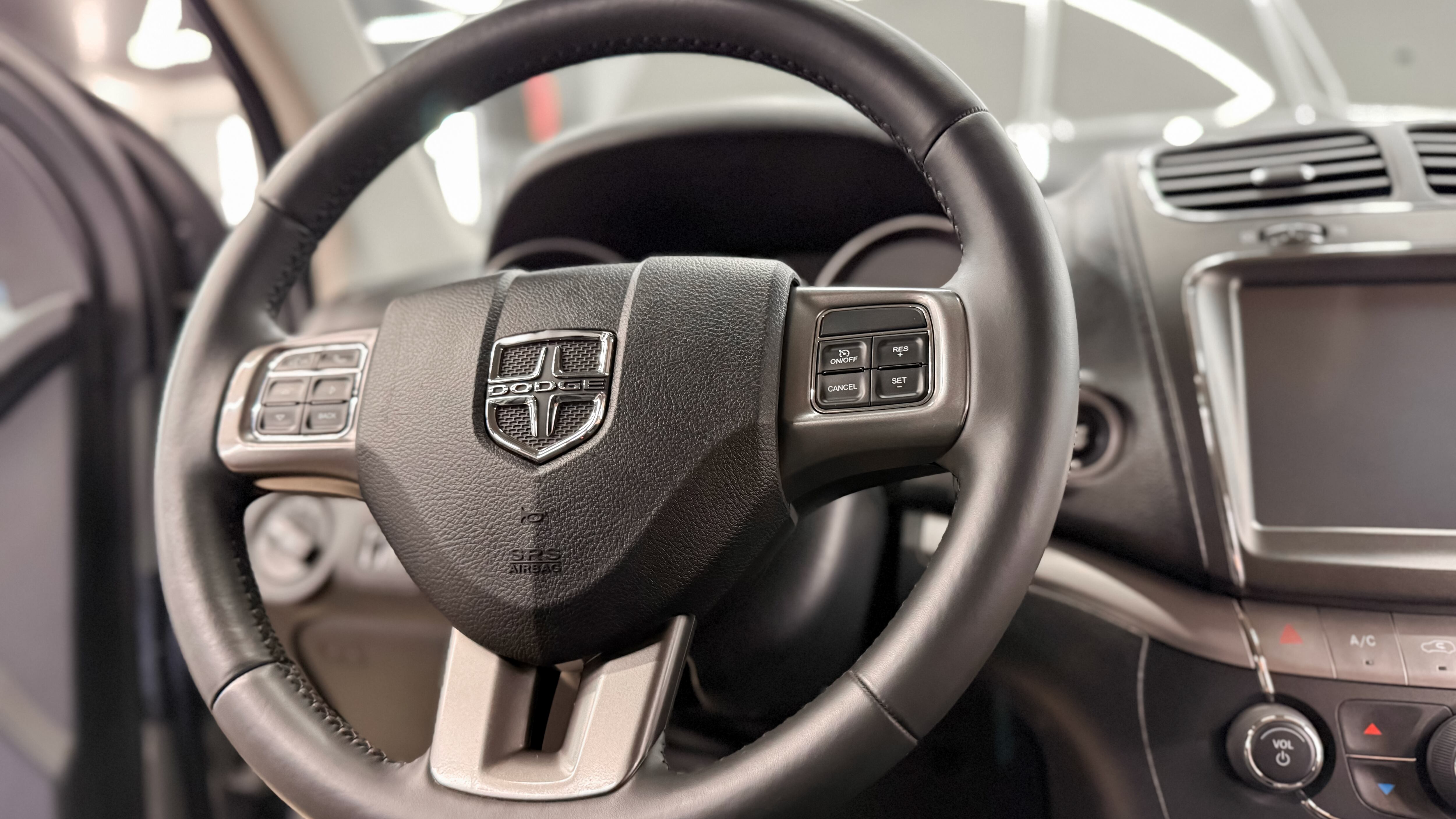 Steering wheel and dashboard