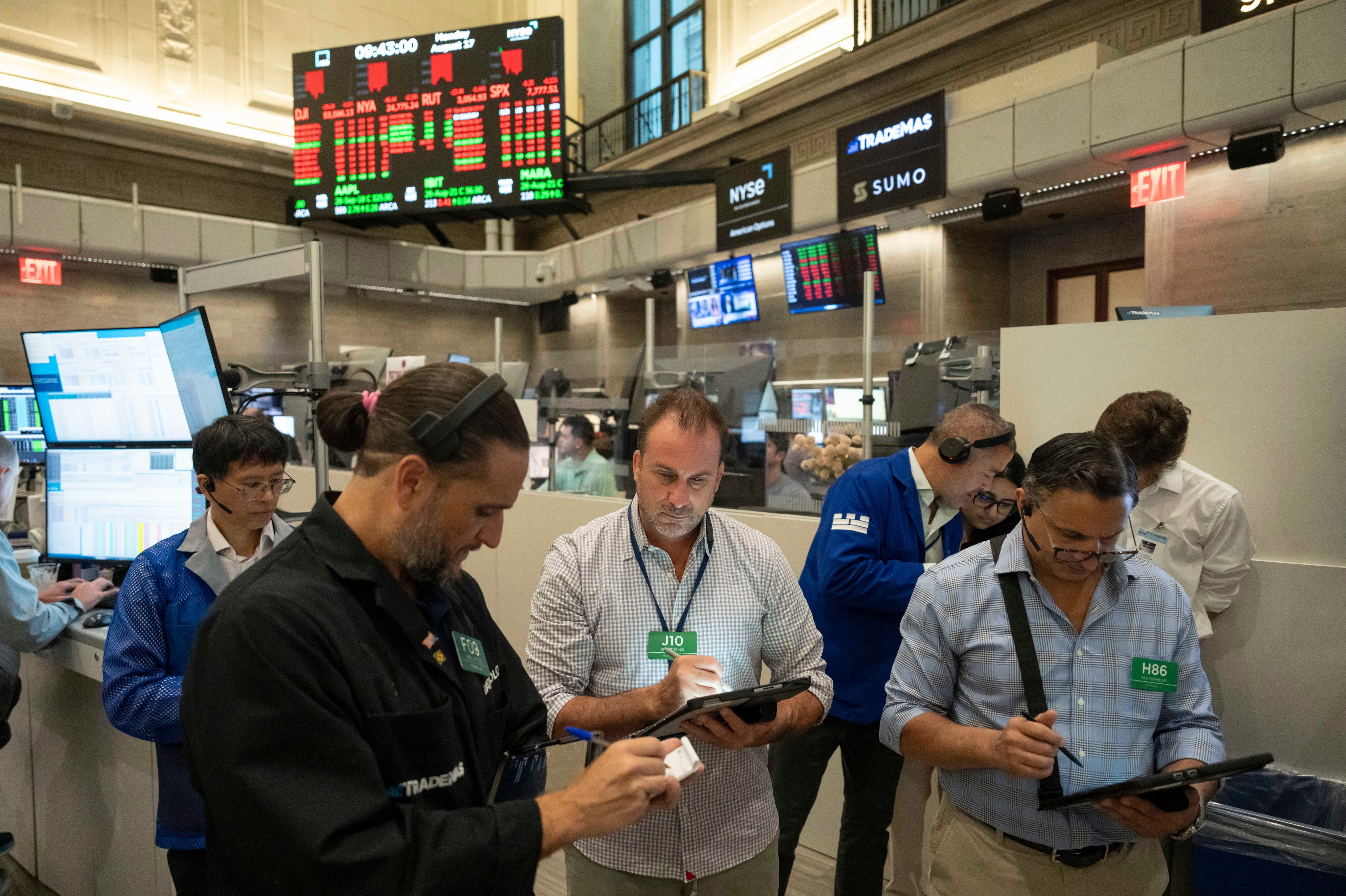 Pressure builds anew in the bond market as Walmart drags the US stock market lower