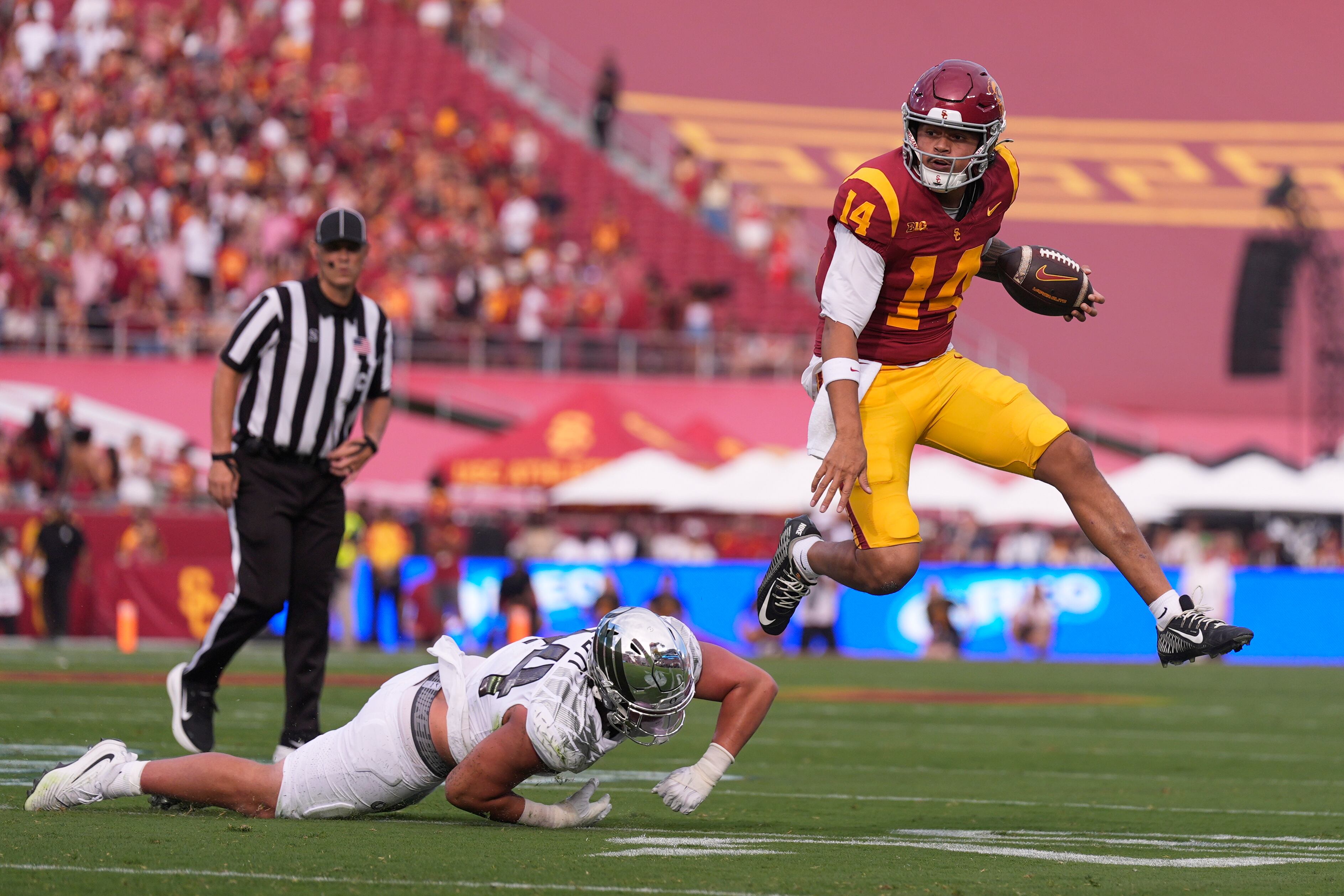Senate passes bill to overhaul college sports